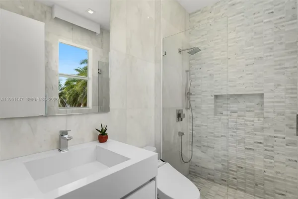 $8,750,000 | 229 Golden Beach Drive, Golden Beach, FL 33160