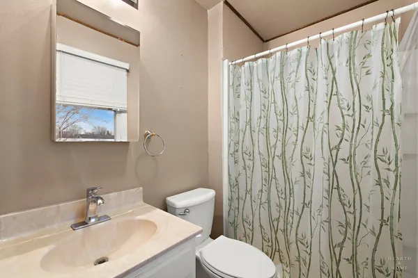 $399,900 | 582 Arthur Drive, Cary, IL 60013