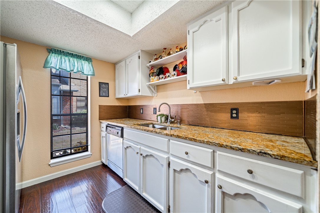 1818 Rodd Field Road, Unit I5 Corpus Christi, TX 78412 - Photo 7 of 21 Gallery Image 7