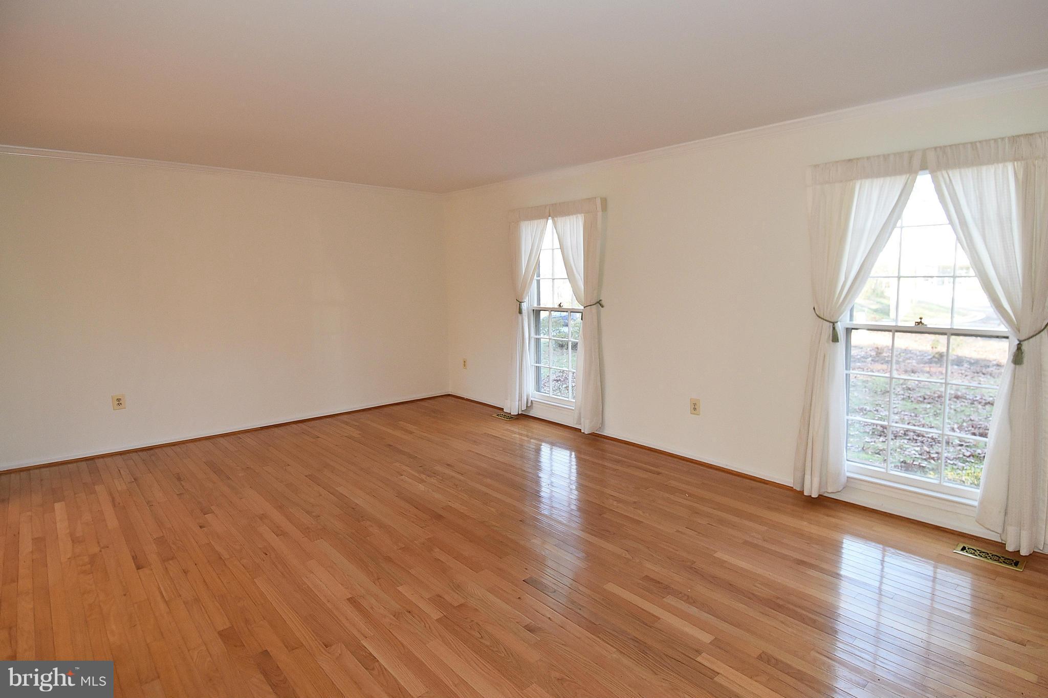 10823 Cross School Road Reston, VA 20191 - Photo 4 of 30 Living Room