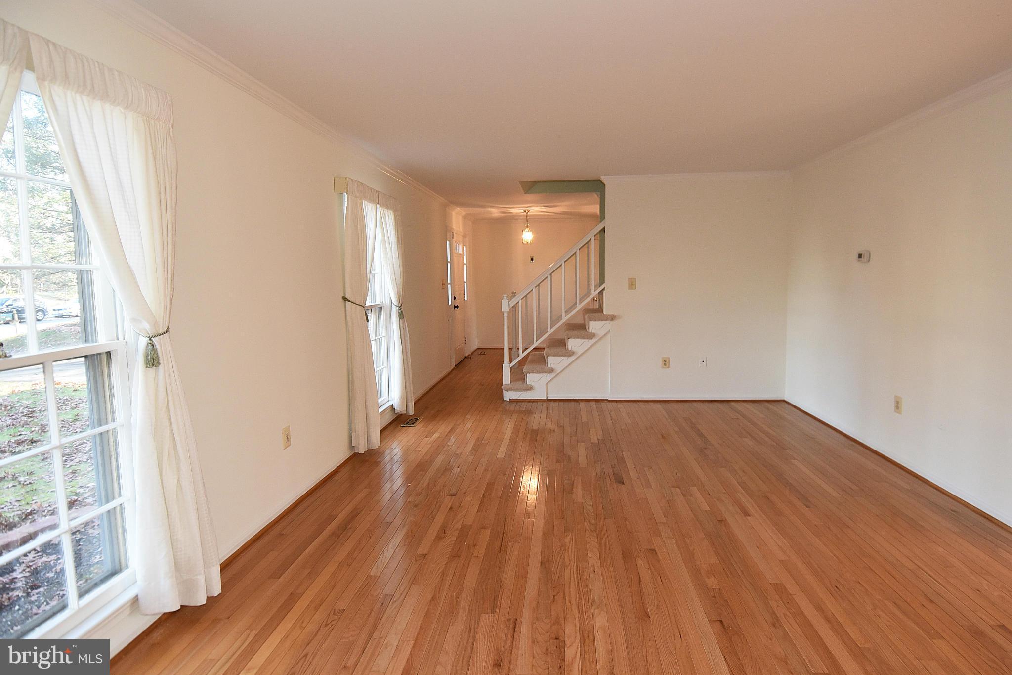 10823 Cross School Road Reston, VA 20191 - Photo 5 of 30 Living Room