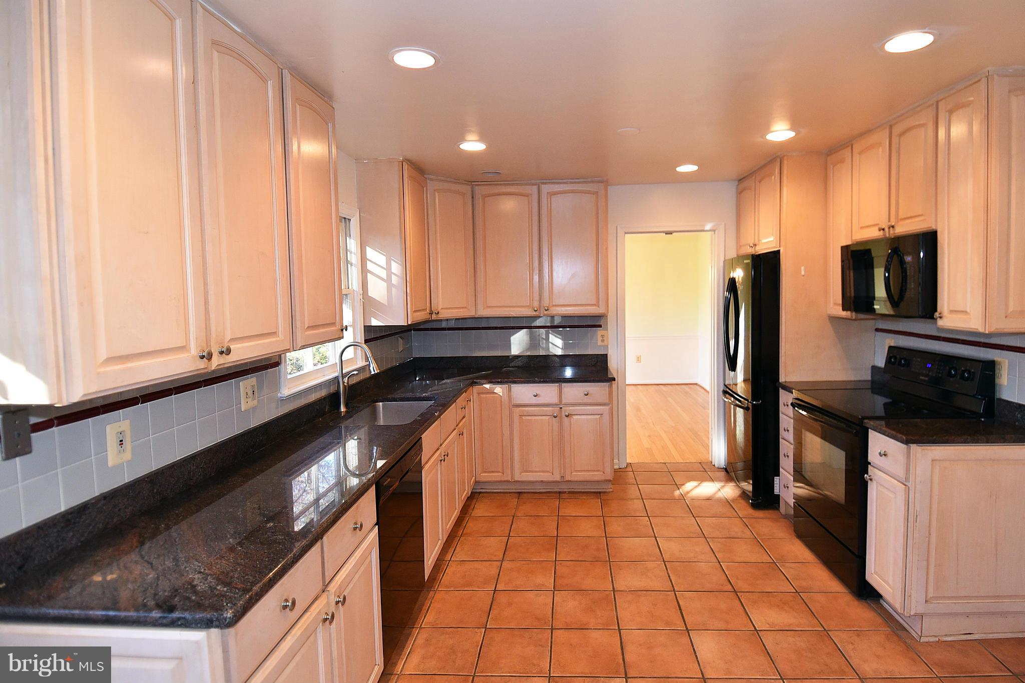 10823 Cross School Road Reston, VA 20191 - Photo 7 of 30 Kitchen