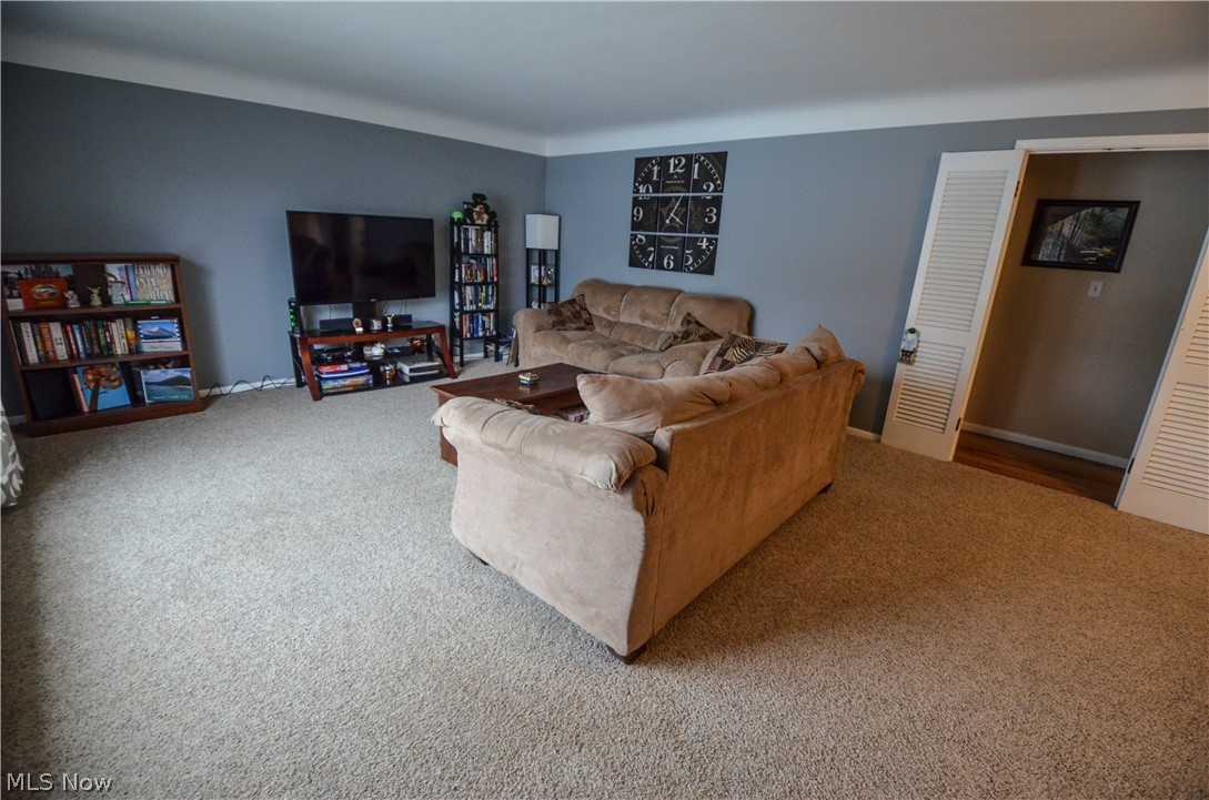 1009 Hanley Road Cleveland, OH 44124 - Photo 3 of 22