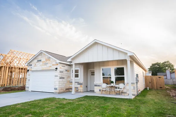 $311,244 | 307 String Prairie Way, Smithville, TX 78957