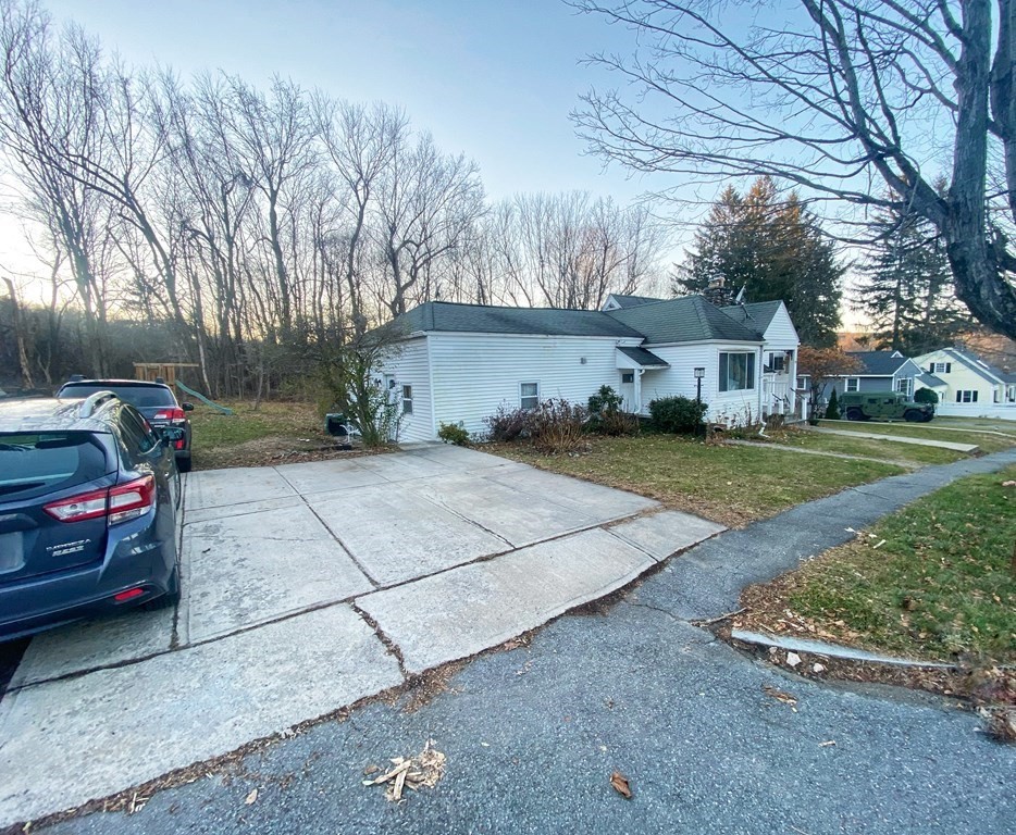 10 Glen Ellen Road Worcester, MA 01602 - Photo 3 of 40 Gallery Image 3