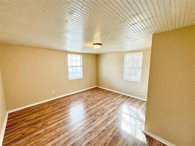 a view of back yard of the house