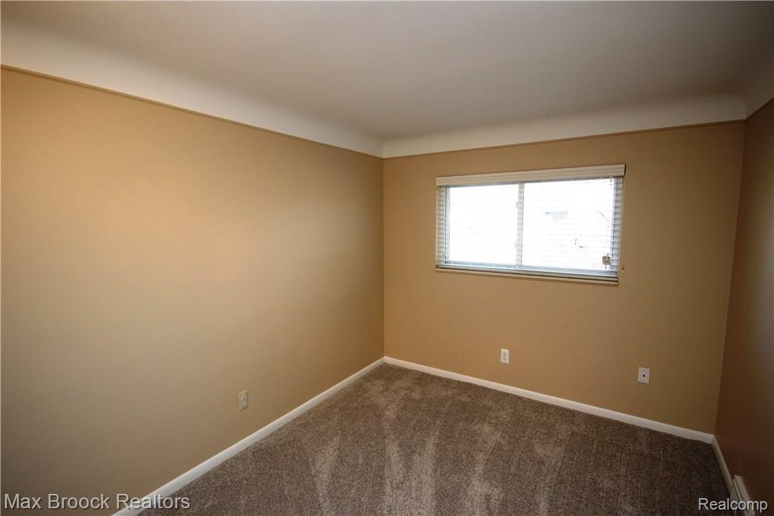 3770 Beach Road Troy, MI 48084 - Photo 11 of 31 Great size bedroom