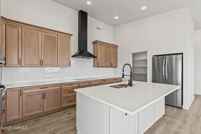 $699,000 | 611 Vista Del Sol, Selah, WA 98942