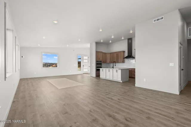 $699,000 | 611 Vista Del Sol, Selah, WA 98942