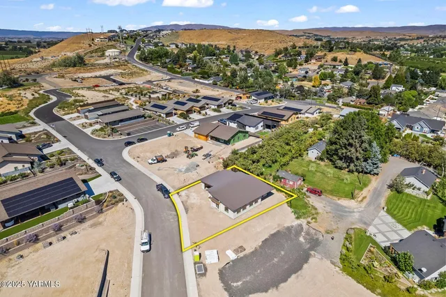 $699,000 | 611 Vista Del Sol, Selah, WA 98942