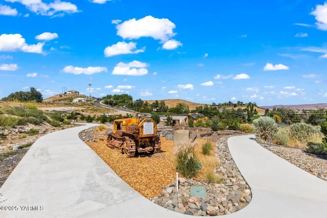 $699,000 | 611 Vista Del Sol, Selah, WA 98942