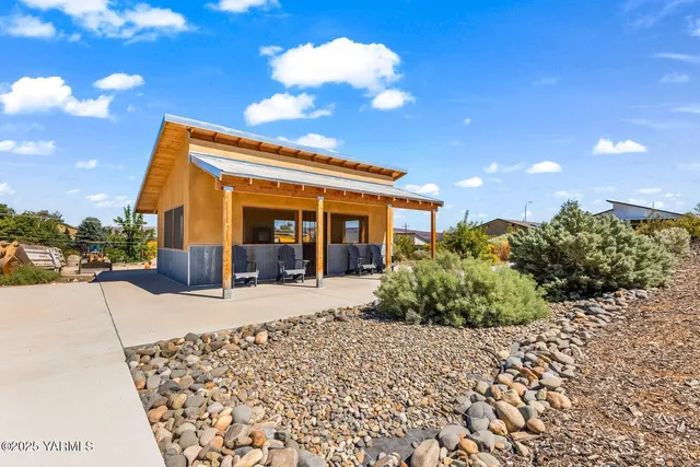 $699,000 | 611 Vista Del Sol, Selah, WA 98942