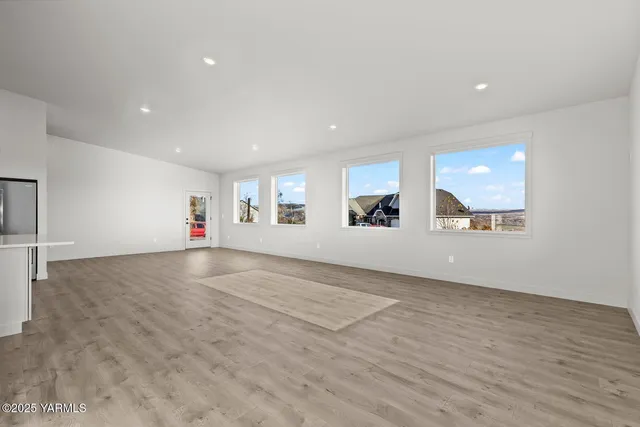 $699,000 | 611 Vista Del Sol, Selah, WA 98942