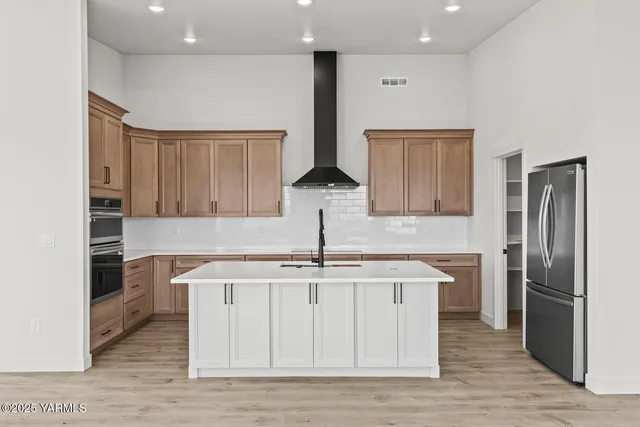 $699,000 | 611 Vista Del Sol, Selah, WA 98942