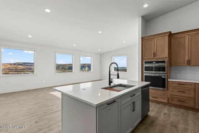 $699,000 | 611 Vista Del Sol, Selah, WA 98942