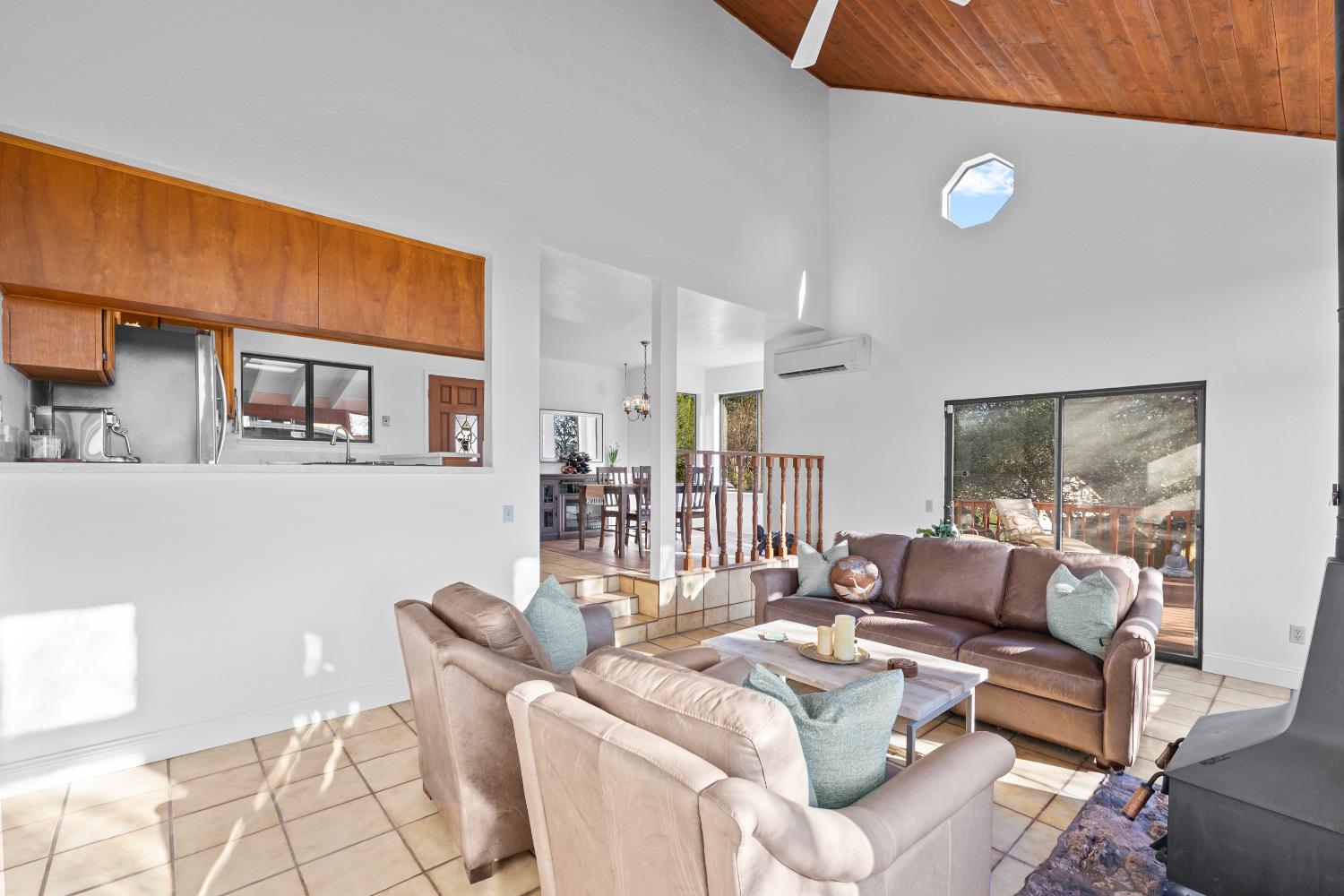 11700 Quail Road Auburn, CA 95602 - Photo 10 of 44 Living Room