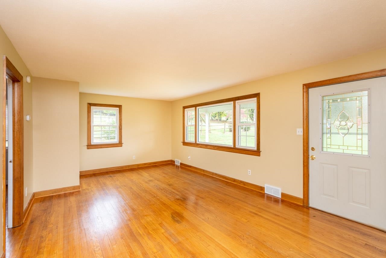 541 Feed Road Broadway, VA 22815 - Photo 4 of 39 Gallery Image 4