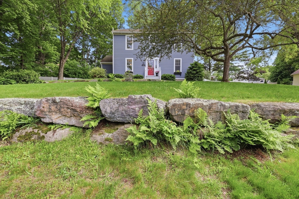 28 Modoc Street Worcester, MA 01604 - Photo 2 of 42