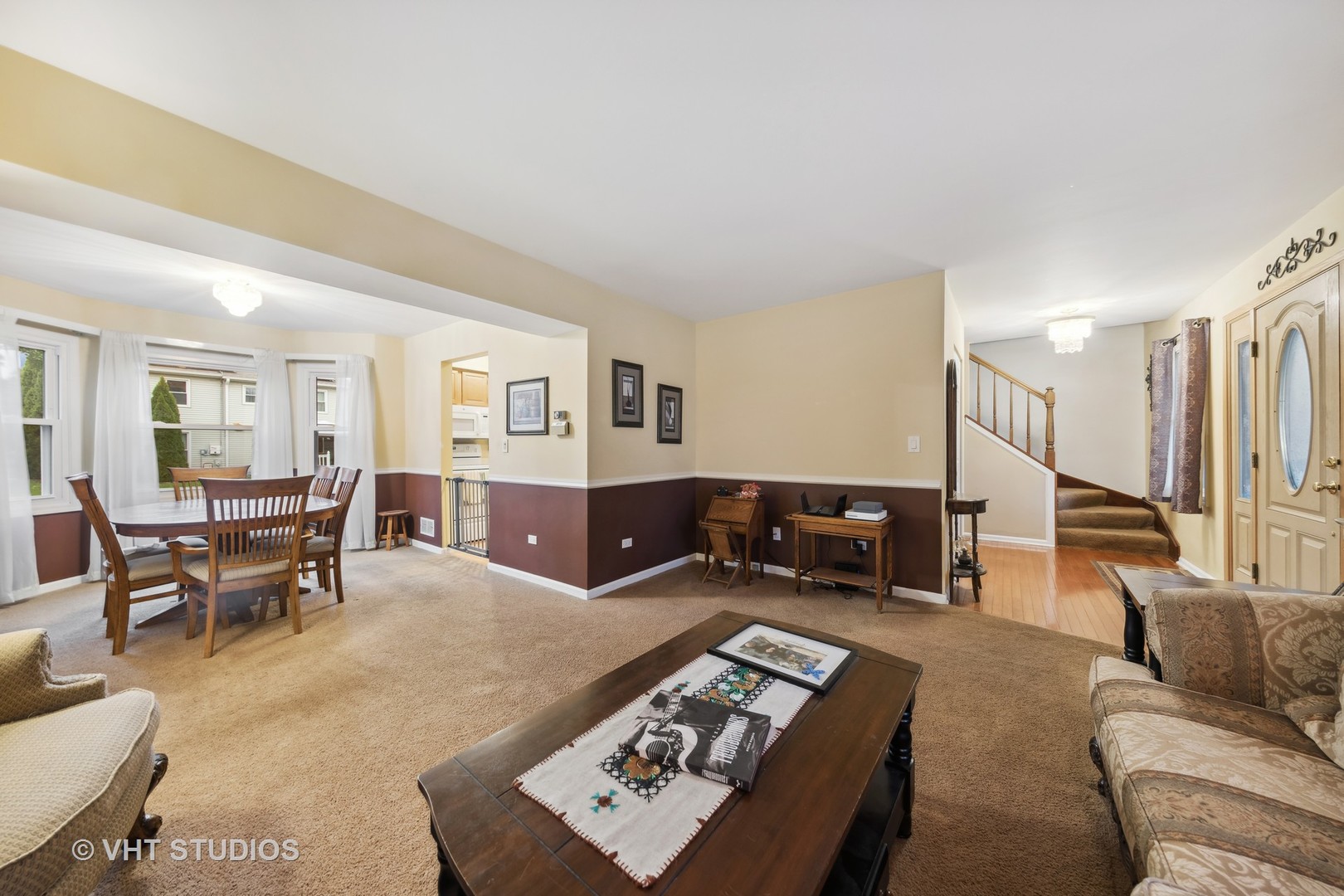 2120 Savannah Road Elgin, IL 60123 - Photo 4 of 26 a living room with furniture and wooden floor
