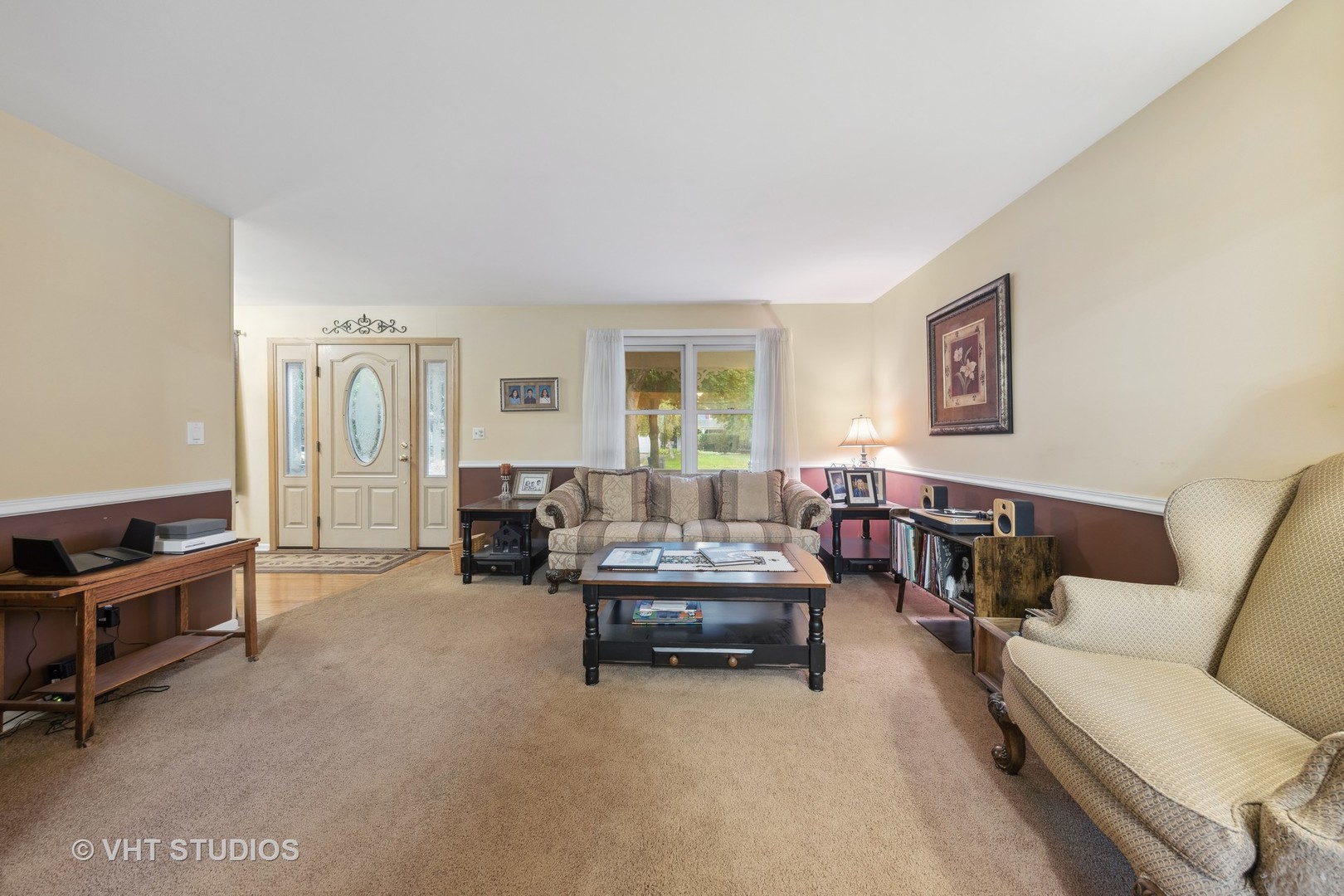 2120 Savannah Road Elgin, IL 60123 - Photo 5 of 26 a living room with furniture and a window