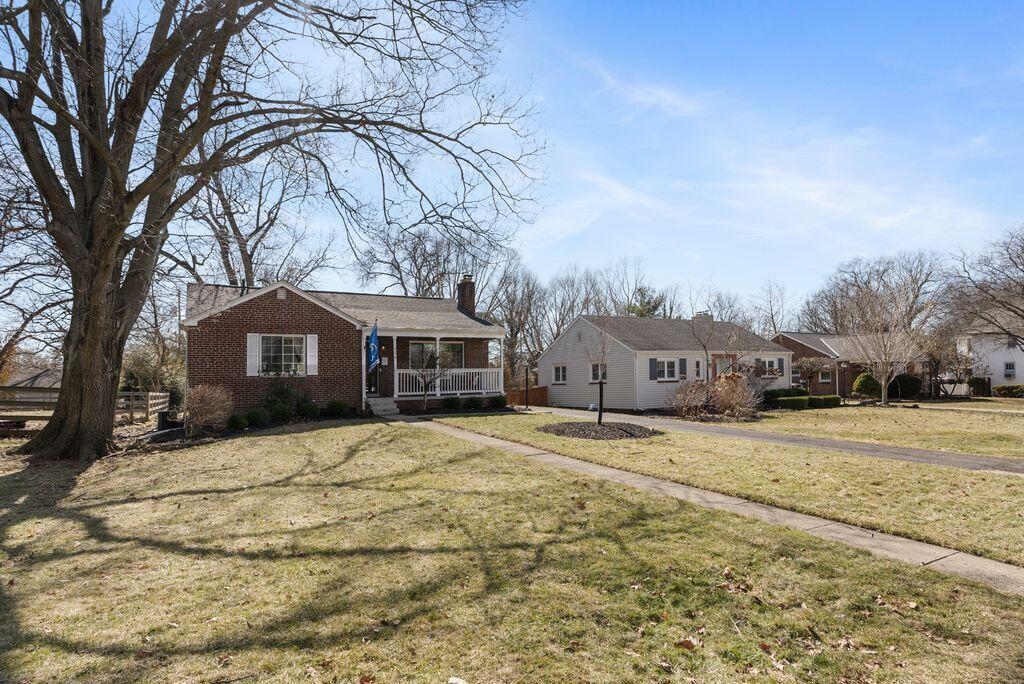 429 East Beaumont Road Columbus, OH 43214 - Photo 3 of 61 429 E Beaumount Rd