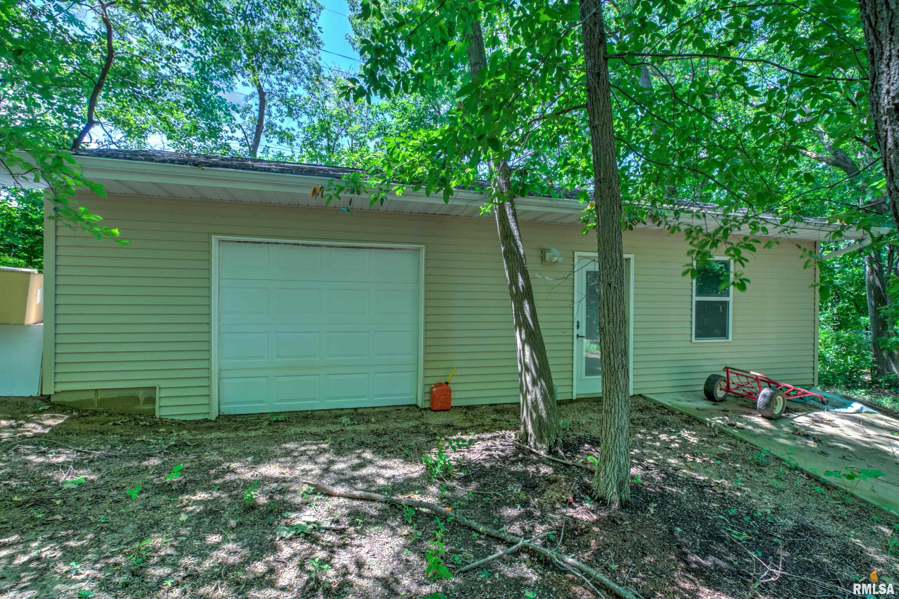 2929 Windpointe Drive Peoria, IL 61614 - Photo 14 of 100