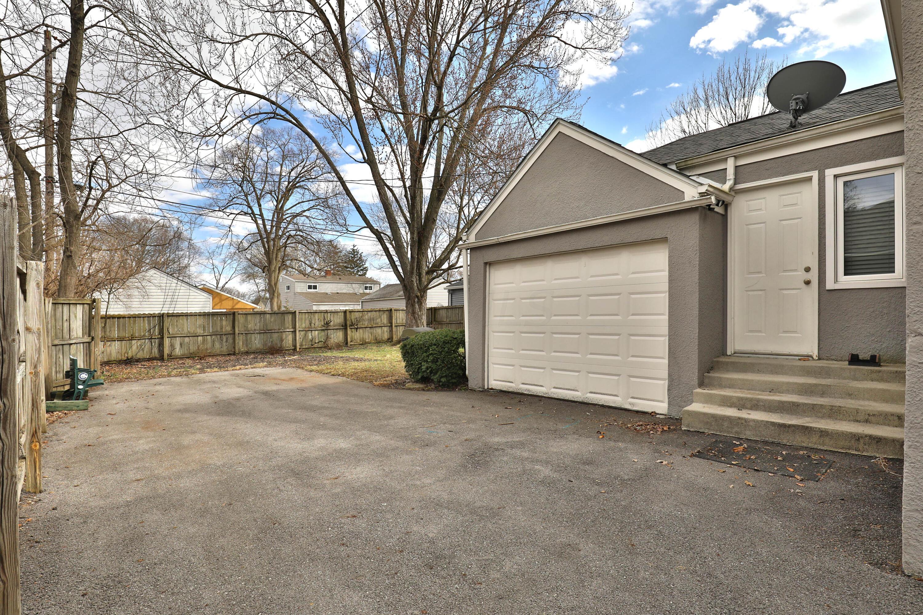 98 North Merkle Road Columbus, OH 43209 - Photo 43 of 46