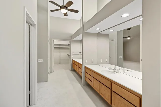 a view of an empty walk in closet