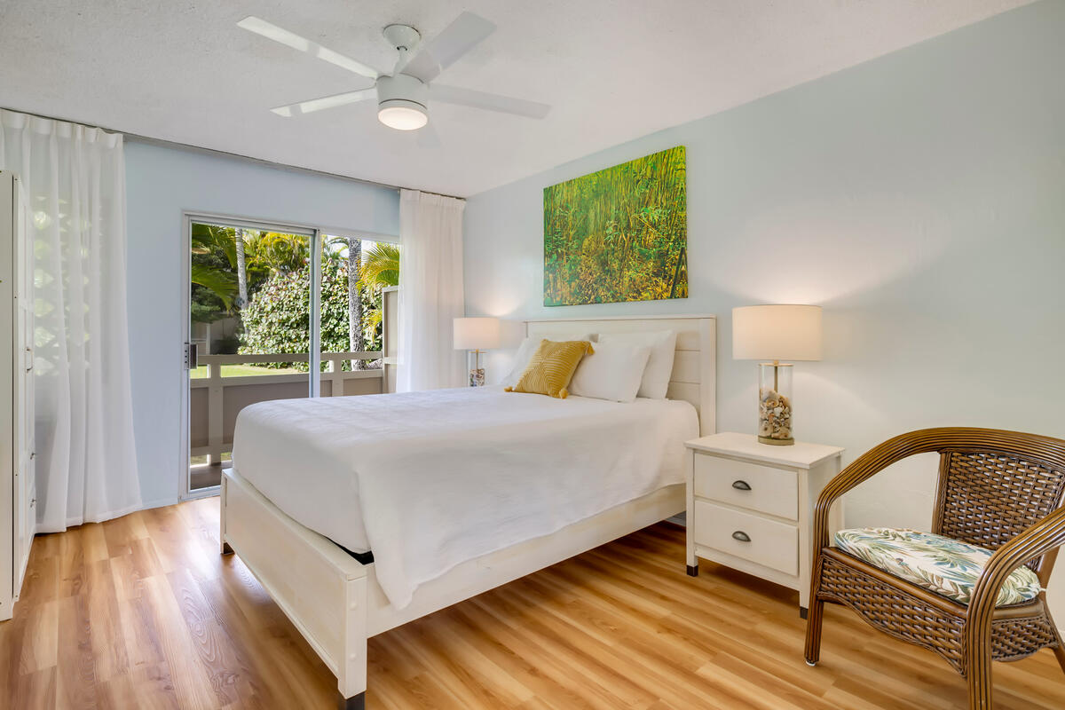 525 Aleka Loop, Unit E3 Kapaa, HI 96746 - Photo 12 of 23 a bedroom with a bed and a window