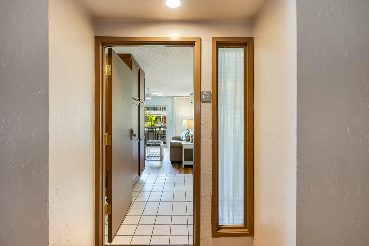 525 Aleka Loop, Unit E3 Kapaa, HI 96746 - Photo 16 of 23 a view of a hallway with wooden floor and a living room