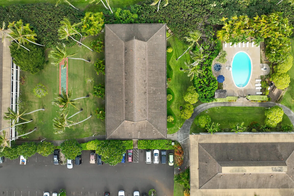 525 Aleka Loop, Unit E3 Kapaa, HI 96746 - Photo 20 of 23 a view of a fountain in front of a house