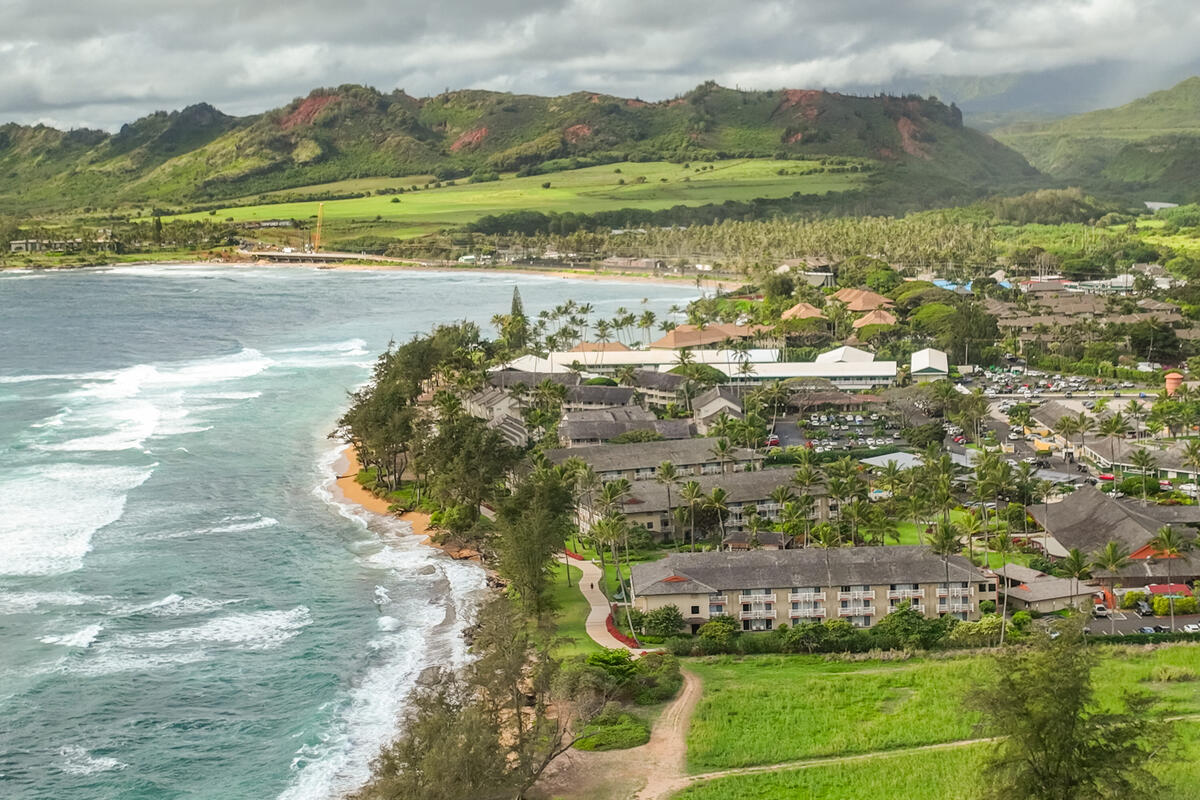 525 Aleka Loop, Unit E3 Kapaa, HI 96746 - Photo 22 of 23 a view of an ocean with a mountain