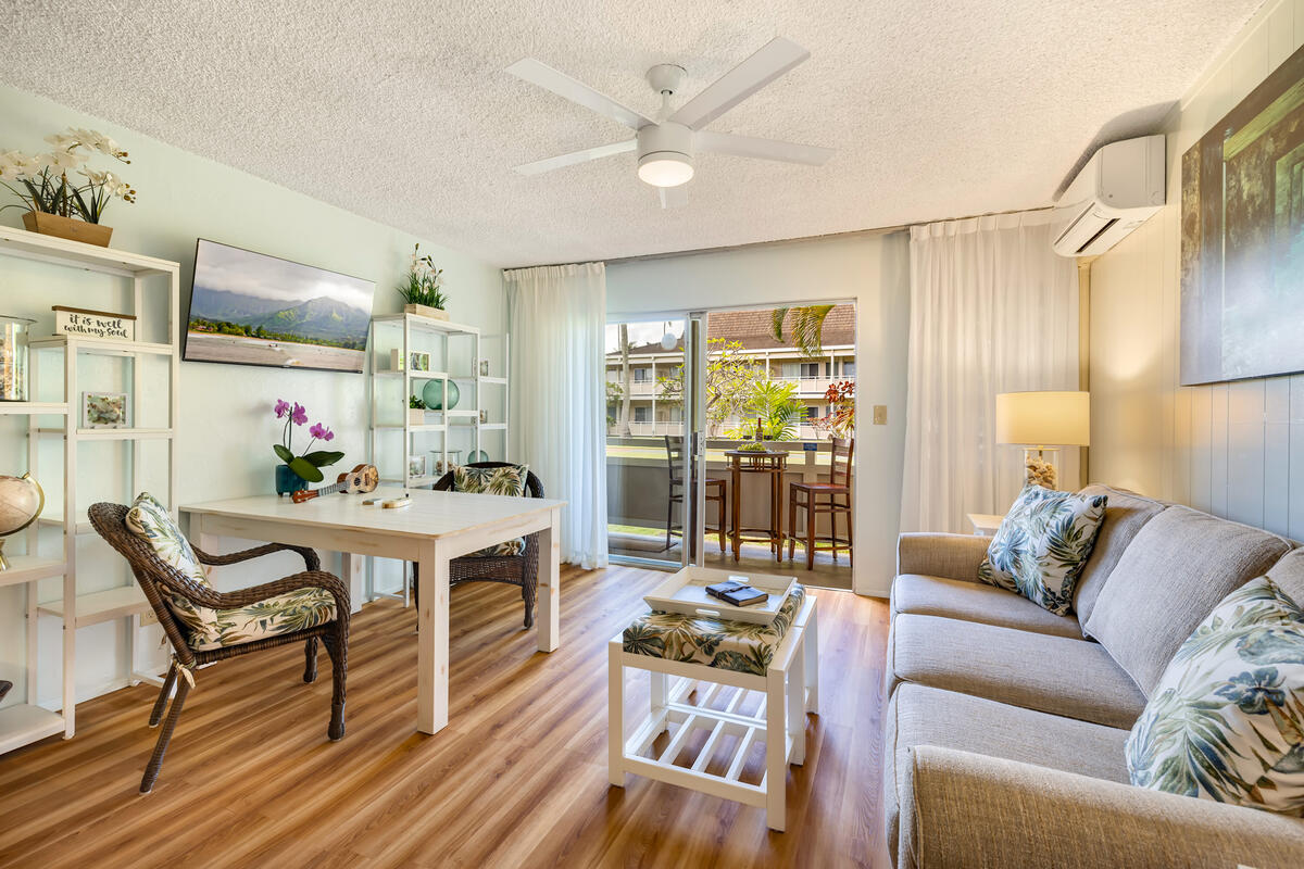 525 Aleka Loop, Unit E3 Kapaa, HI 96746 - Photo 3 of 23 a living room with furniture and a wooden floor