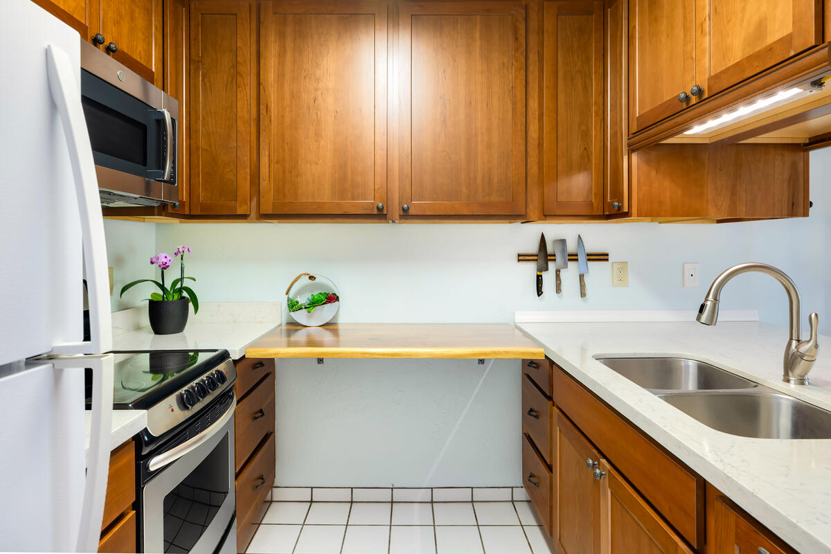 525 Aleka Loop, Unit E3 Kapaa, HI 96746 - Photo 9 of 23 a kitchen with stainless steel appliances a sink a stove cabinets and a microwave