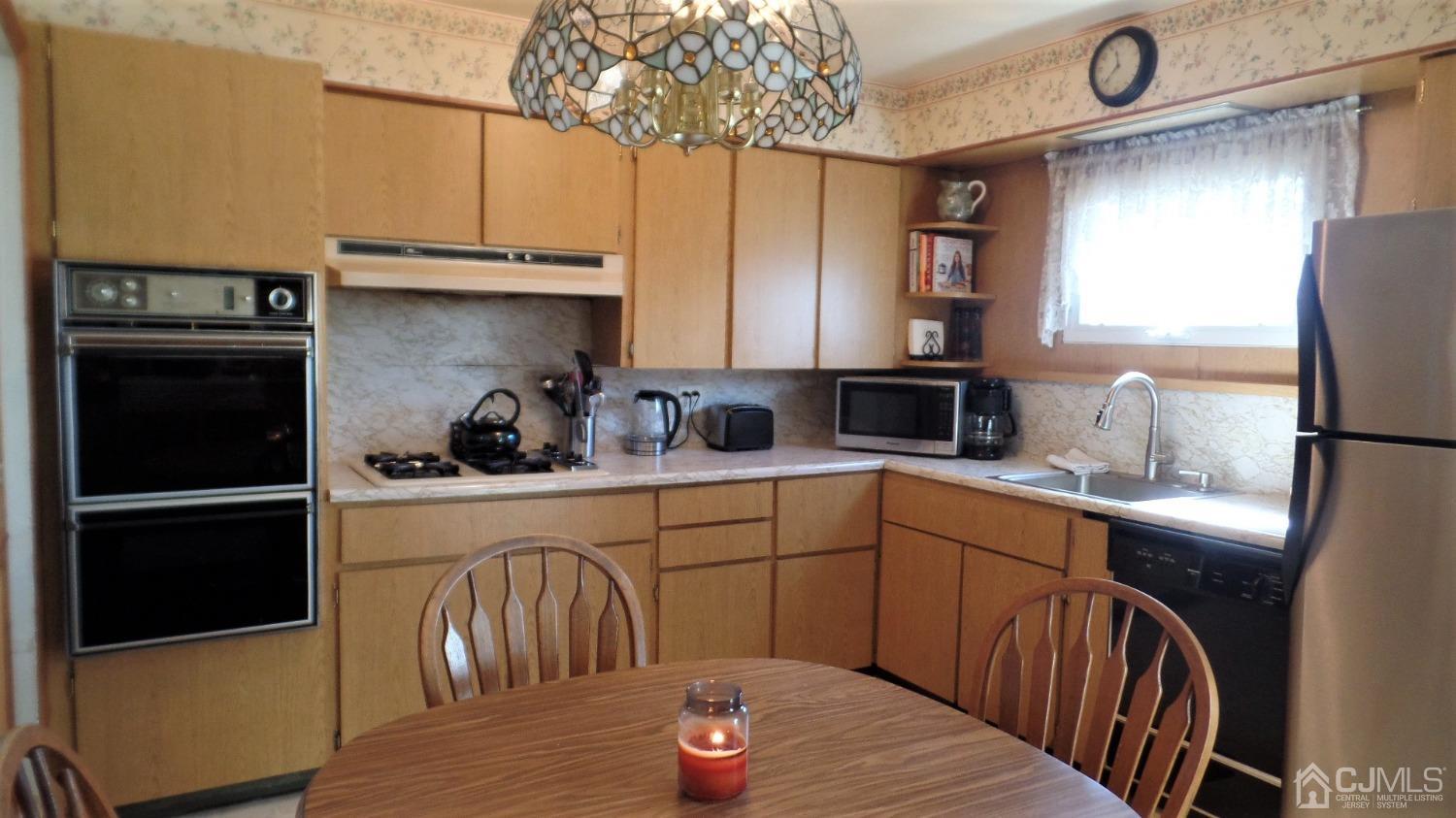 204 Jeffery Road Colonia, NJ 07067 - Photo 3 of 10 Eat-In Kitchen