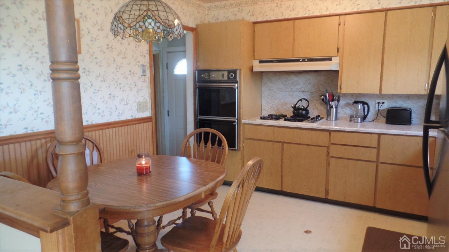 204 Jeffery Road Colonia, NJ 07067 - Photo 4 of 10 Eat-In Kitchen Alternate View