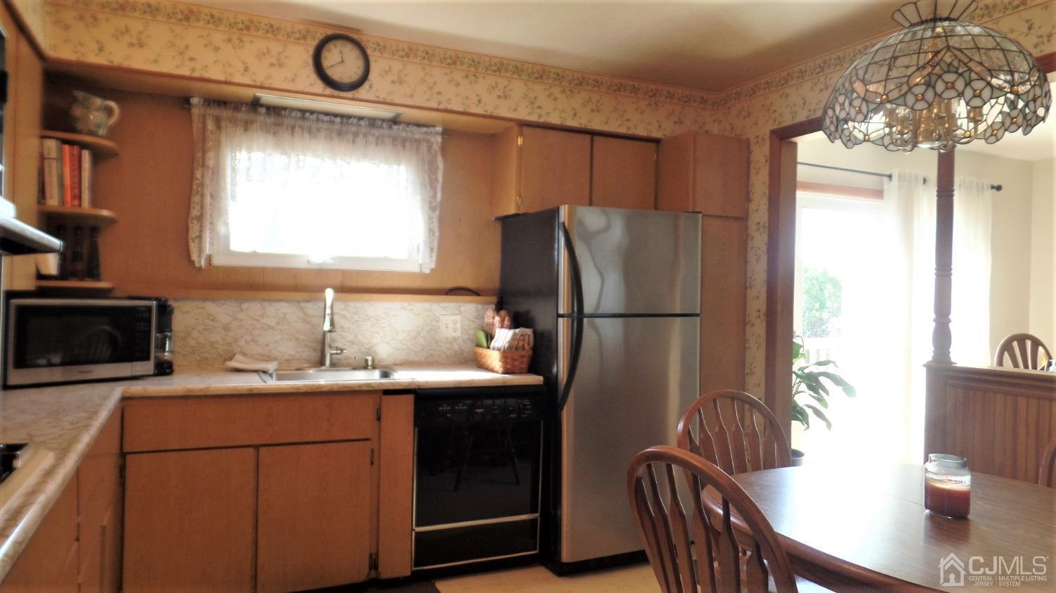 204 Jeffery Road Colonia, NJ 07067 - Photo 5 of 10 East-In Kitchen Alternate Vew