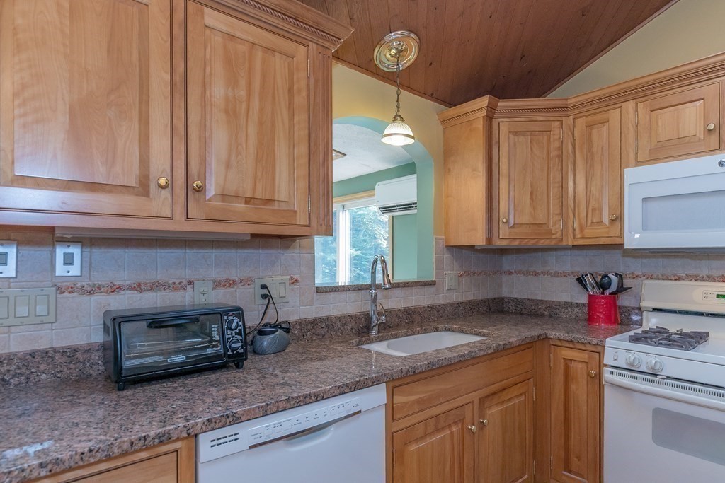 14 Lasallette Road, Unit 14 Billerica, MA 01821 - Photo 10 of 34