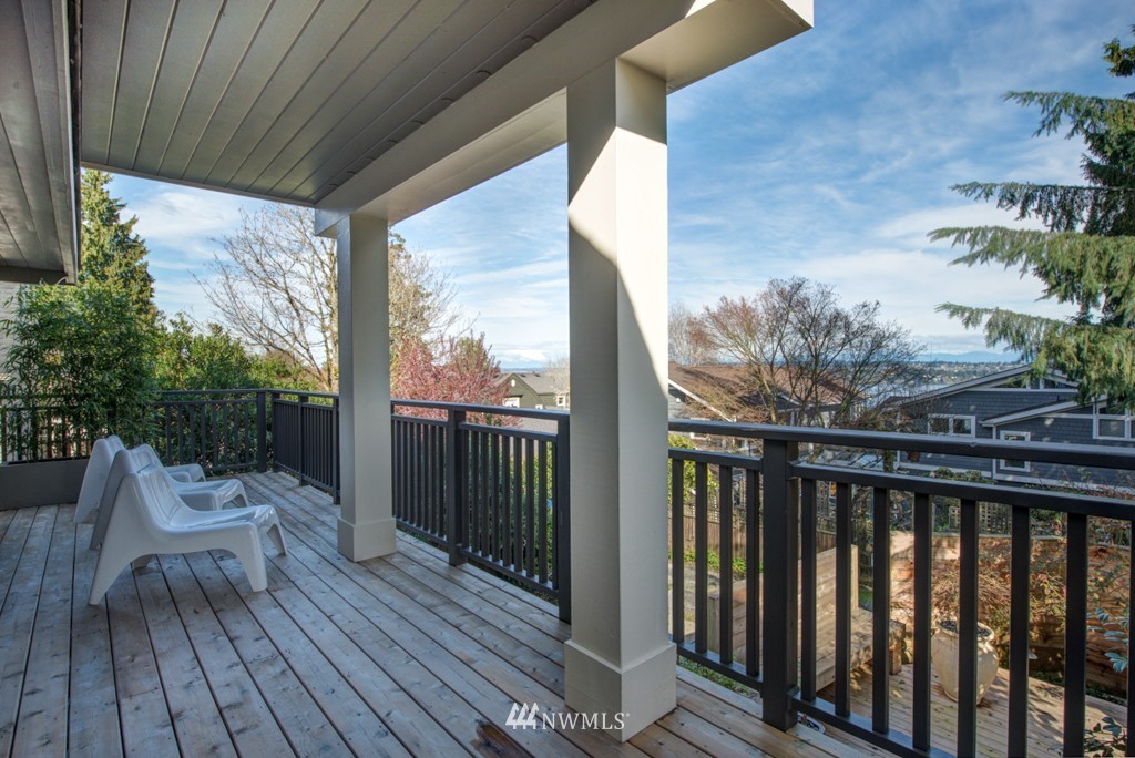 1514 36th Avenue Seattle, WA 98122 - Photo 2 of 25