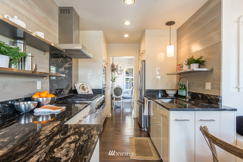 1514 36th Avenue Seattle, WA 98122 - Photo 4 of 25
