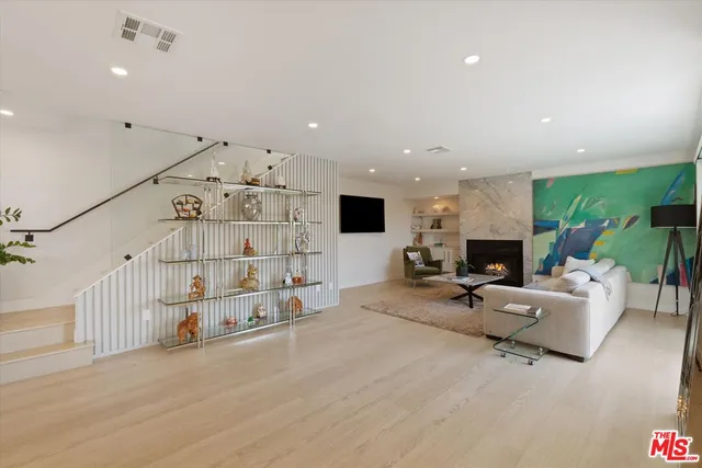 $1,399,000 | 737 Pier Avenue, Unit 1, Santa Monica, CA 90405