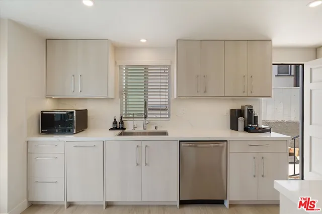 $1,399,000 | 737 Pier Avenue, Unit 1, Santa Monica, CA 90405