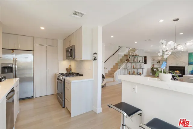 $1,399,000 | 737 Pier Avenue, Unit 1, Santa Monica, CA 90405