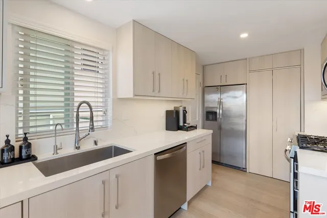 $1,399,000 | 737 Pier Avenue, Unit 1, Santa Monica, CA 90405