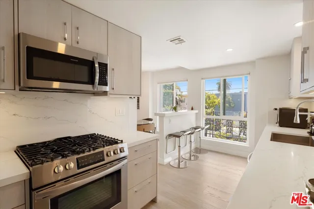 $1,399,000 | 737 Pier Avenue, Unit 1, Santa Monica, CA 90405