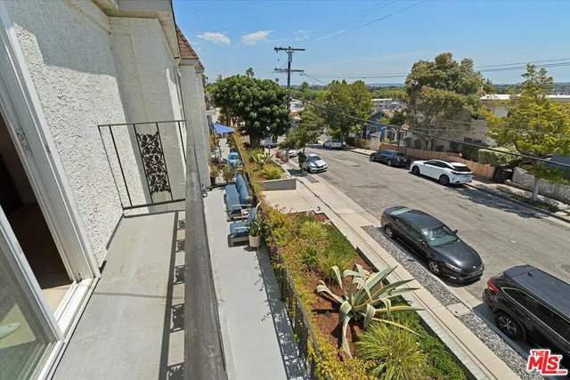 $1,399,000 | 737 Pier Avenue, Unit 1, Santa Monica, CA 90405