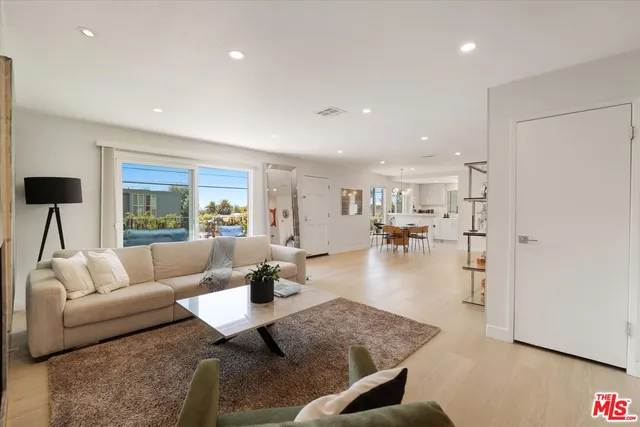 $1,399,000 | 737 Pier Avenue, Unit 1, Santa Monica, CA 90405