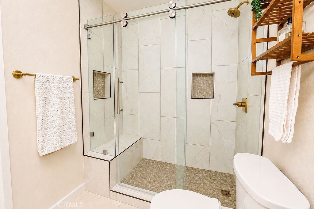 1404 Highridge Street Riverside, CA 92506 - Photo 23 of 28 Primary Bathroom