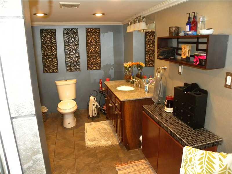 1123 Roosevelt Road Pittsburgh, PA 15237 - Photo 8 of 23 Full Bath.