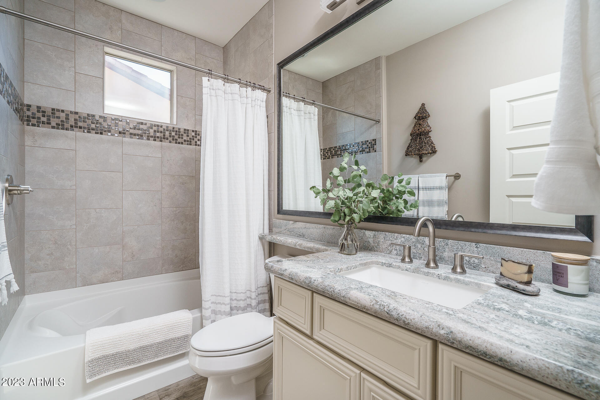 18042 East Curva De Plata Rio Verde, AZ 85263 - Photo 20 of 58 20) GUEST BATH